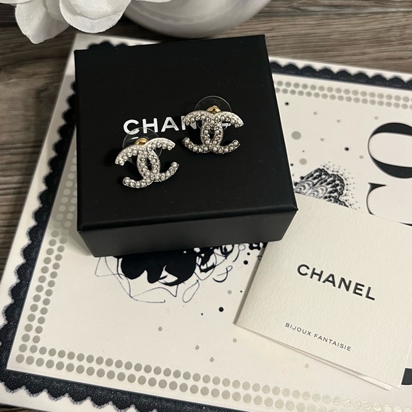 CHANEL Silver Faux Pearl & Crystal CC Stud Earrings - Picture 8 of 9